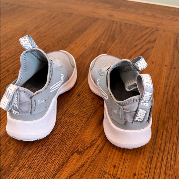 Nike Gray and White Flex Runner 3 size youth 13 - New - Picture 4 of 6